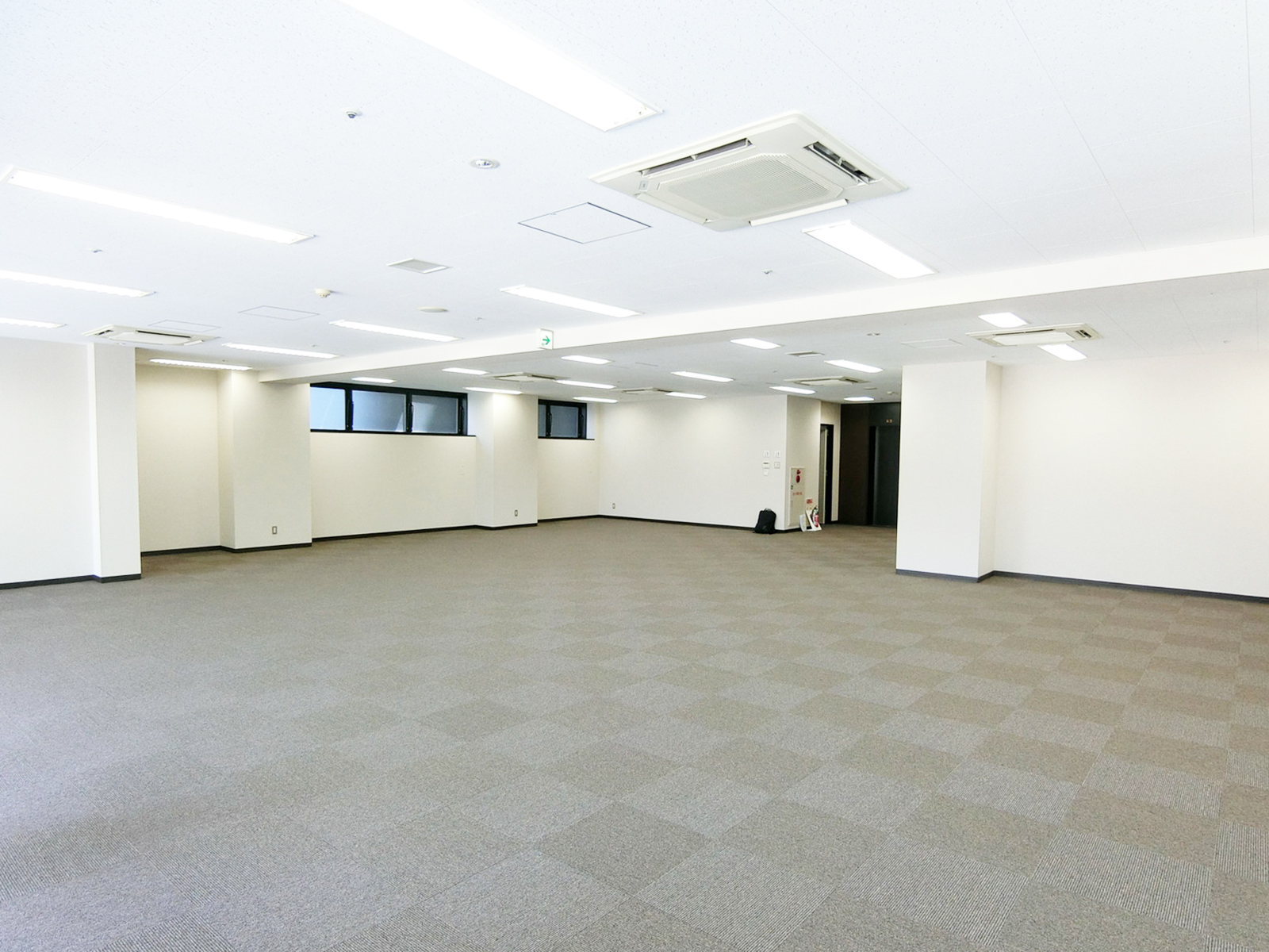 オフィス室内参考画像
