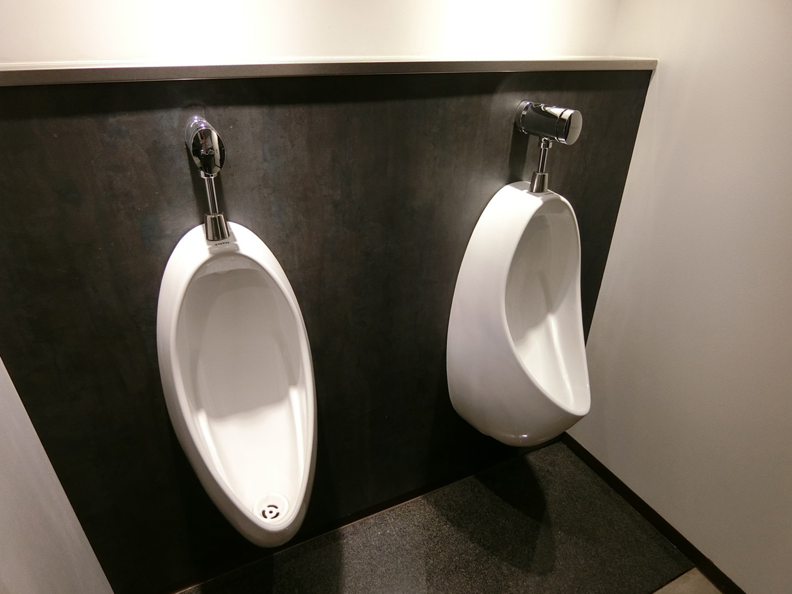 男性用トイレ