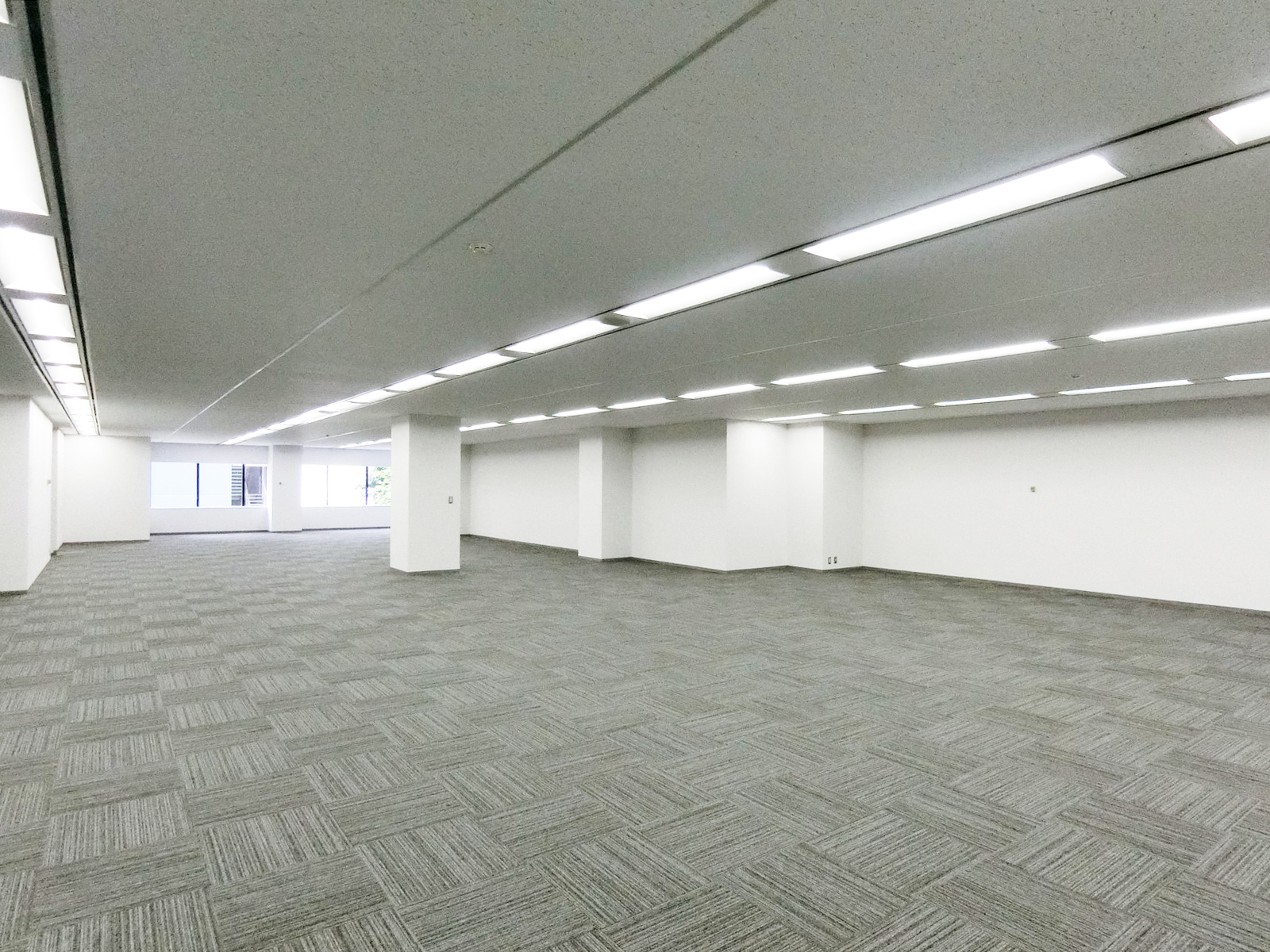 明るい貸室内