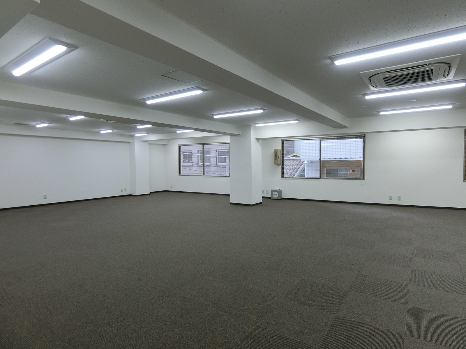 オフィス室内参考画像
