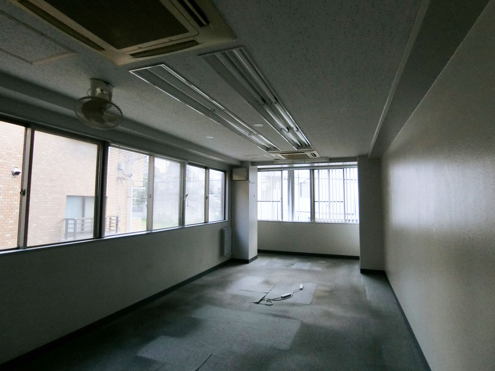 オフィス室内参考画像