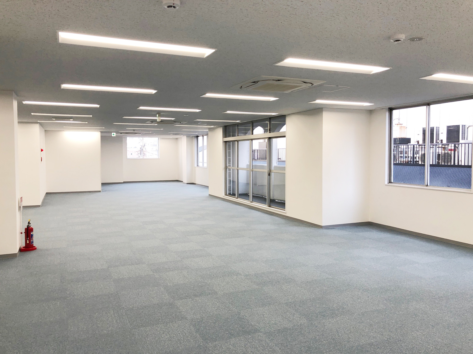 オフィス室内参考画像