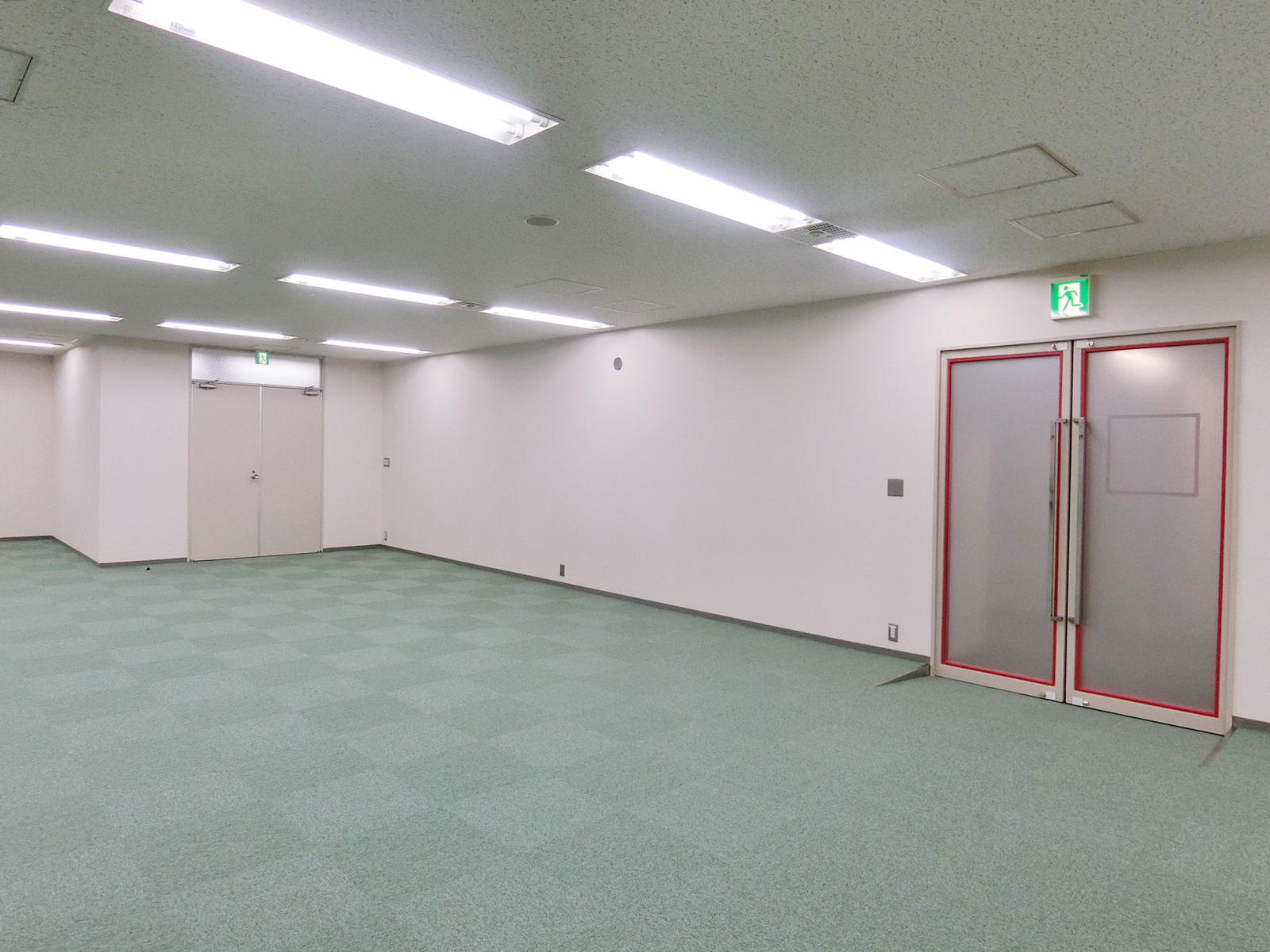 貸室出入り口