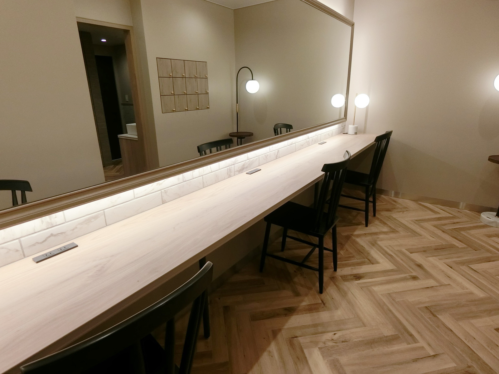 女性トイレ内にあるパウダールーム