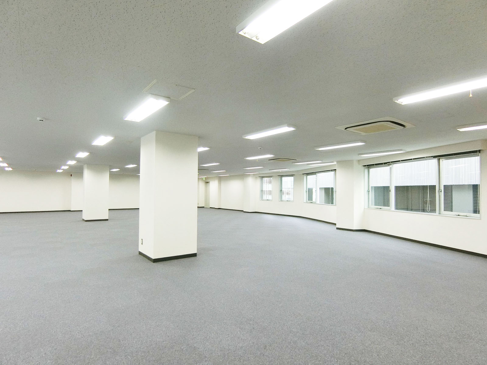 オフィス室内参考画像