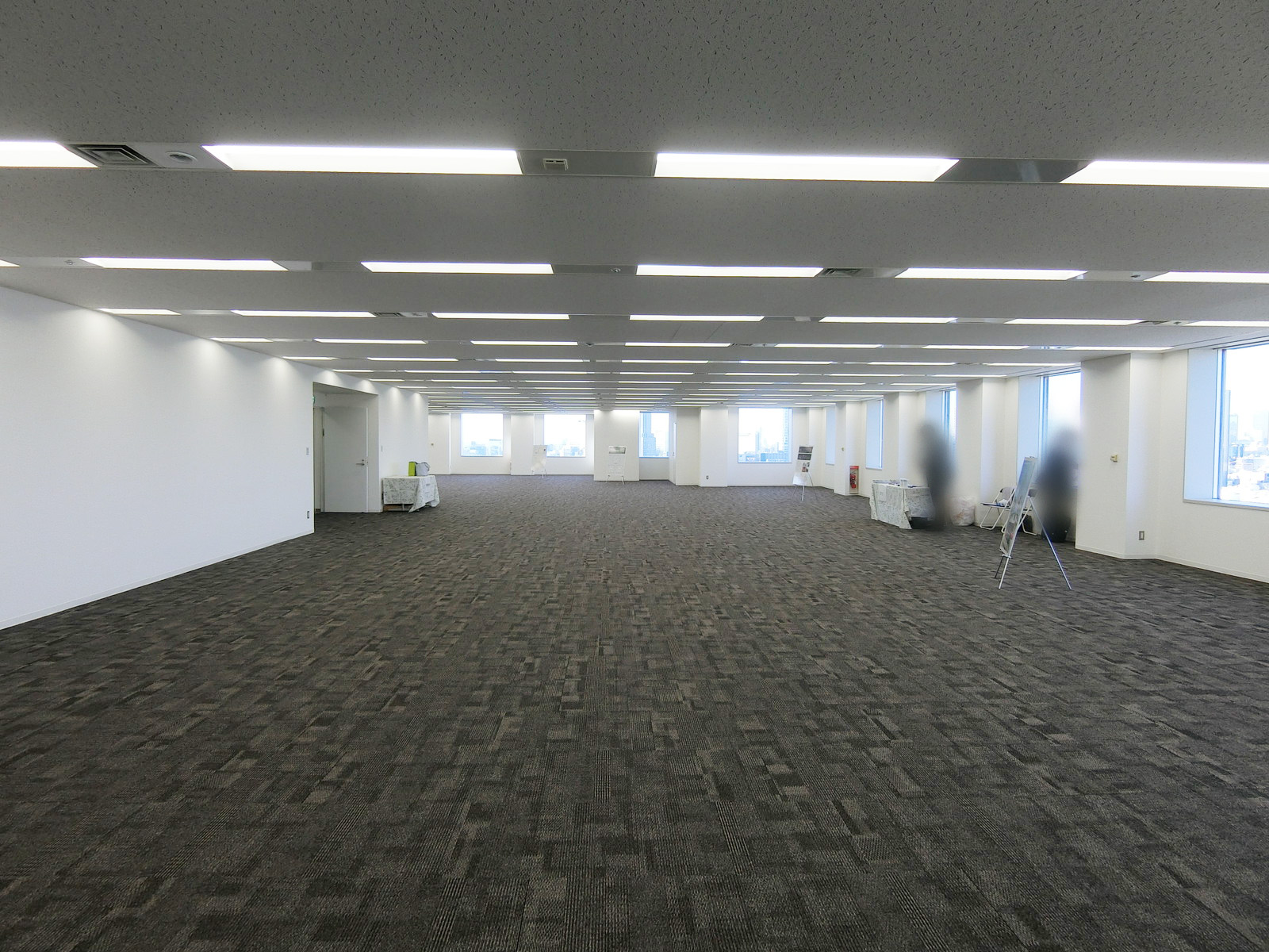 奥側から見た室内