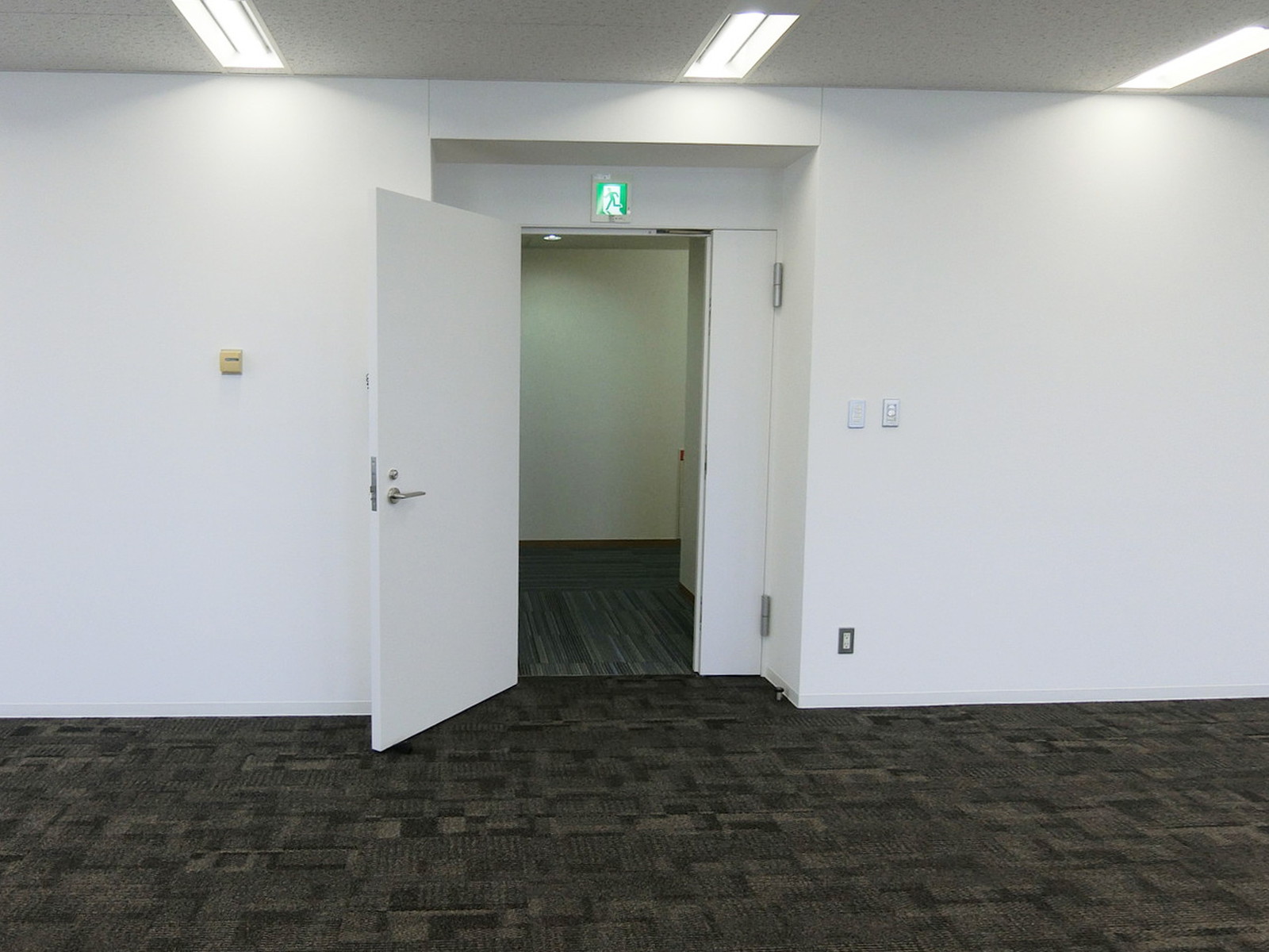 貸室出入り口