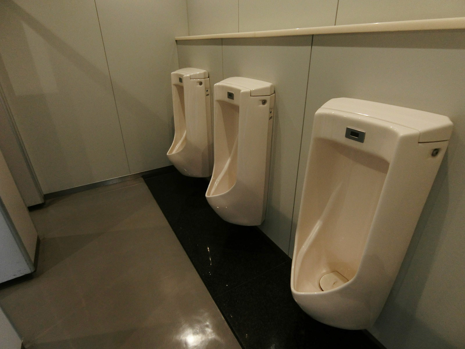 男性用トイレ