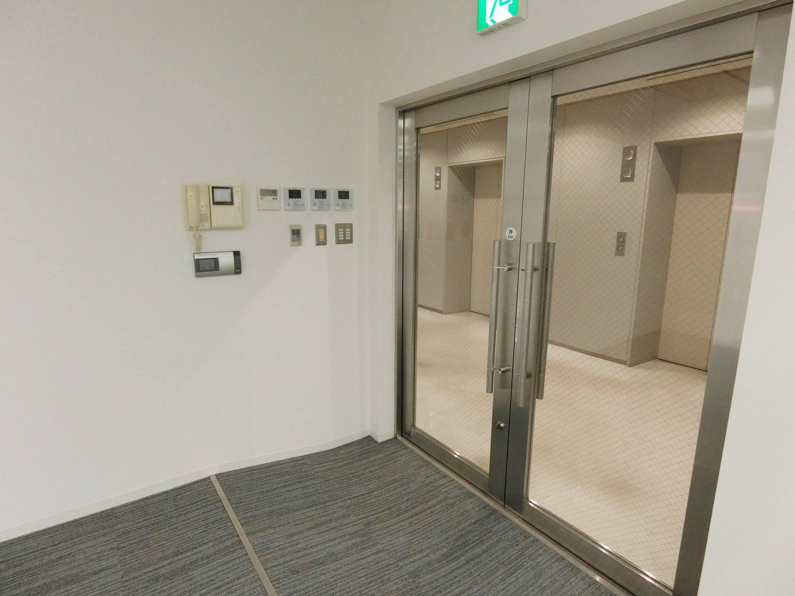 貸室出入り口