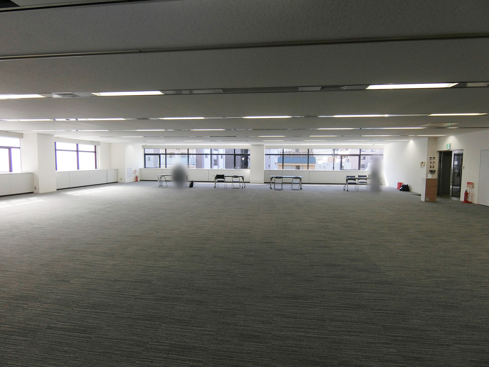 貸室奥側から見た室内