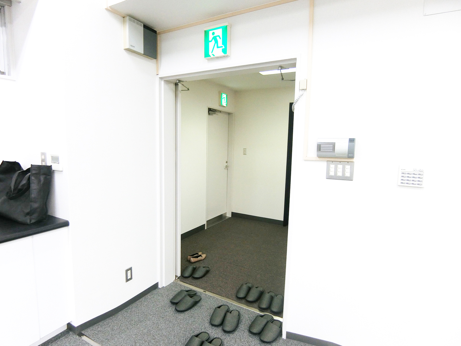 貸室出入口