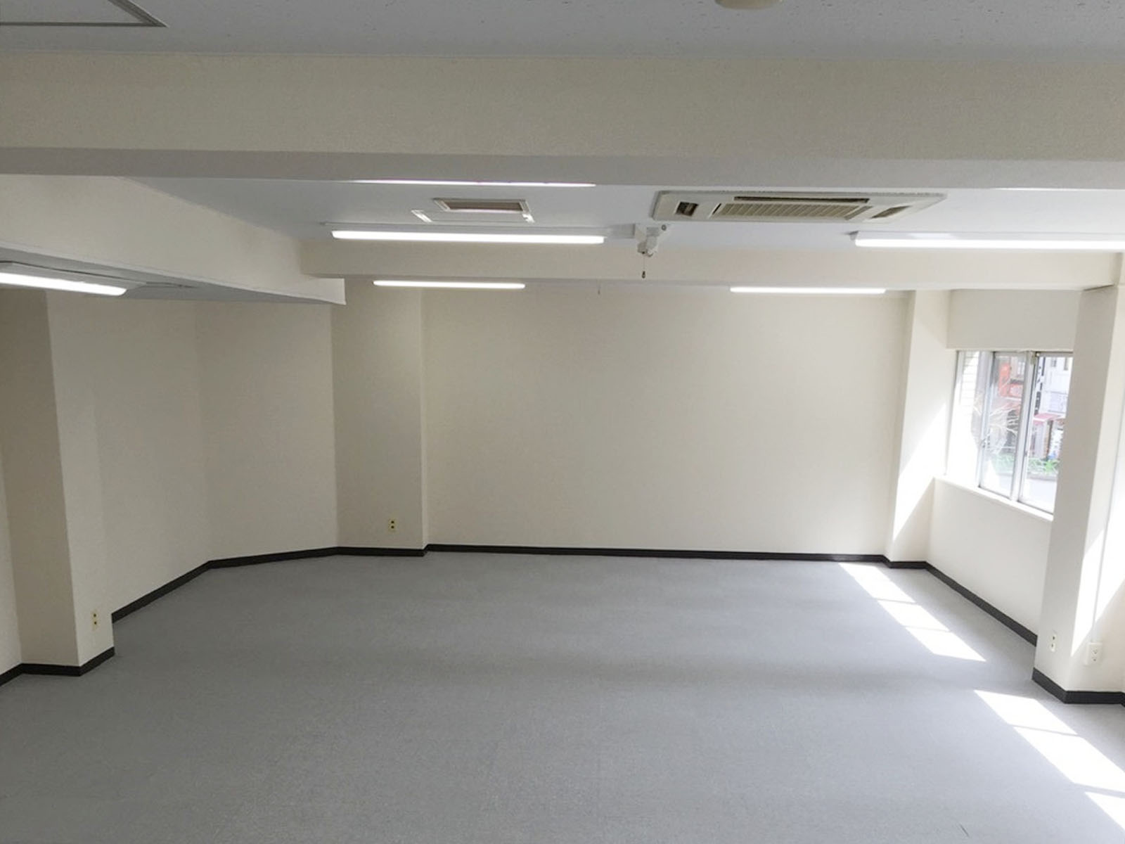 オフィス室内参考画像