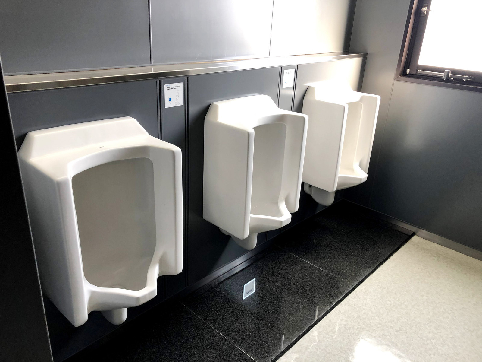 男性用トイレ