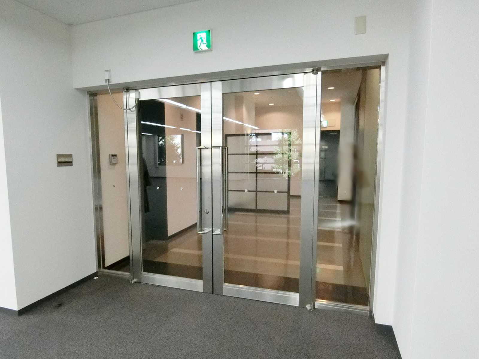 貸室出入り口
