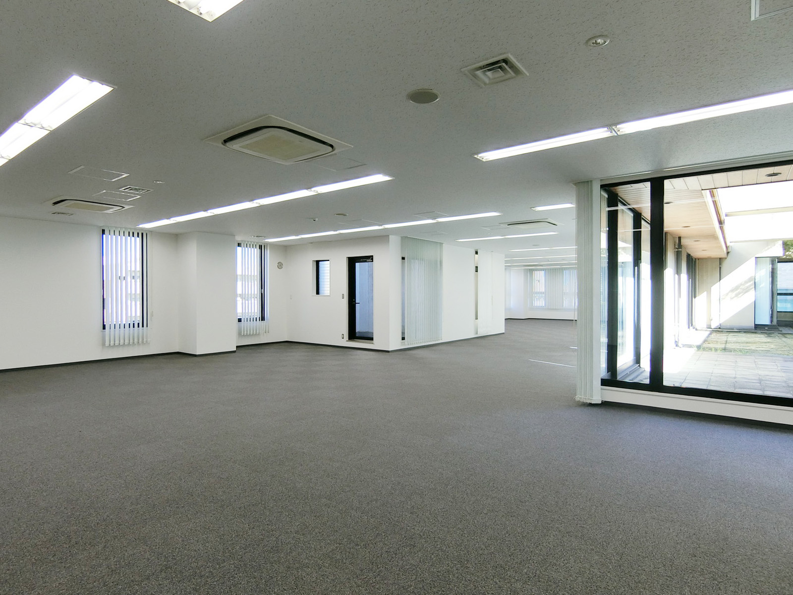 オフィス室内参考画像（8階・約108坪）