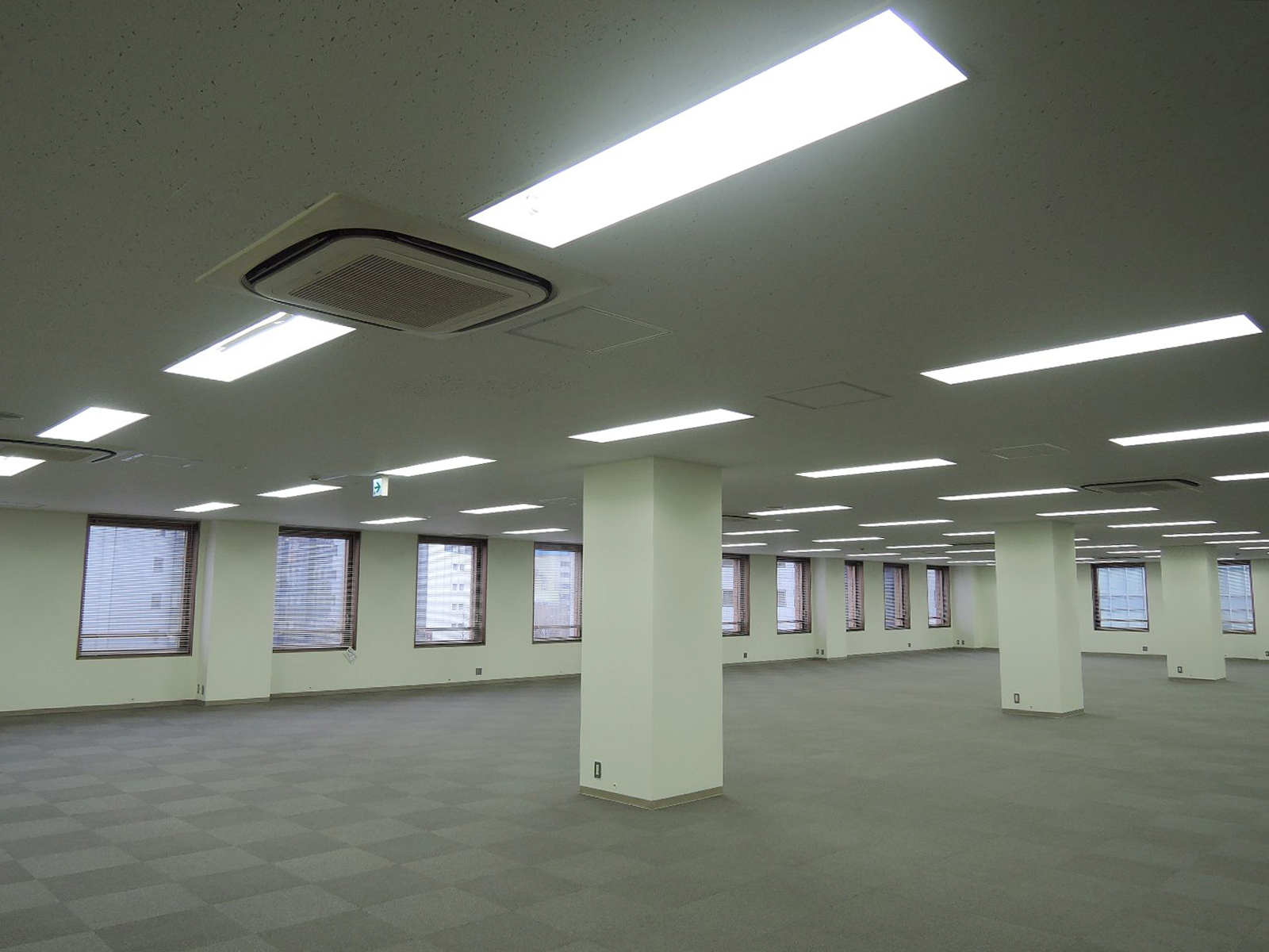オフィス室内参考画像