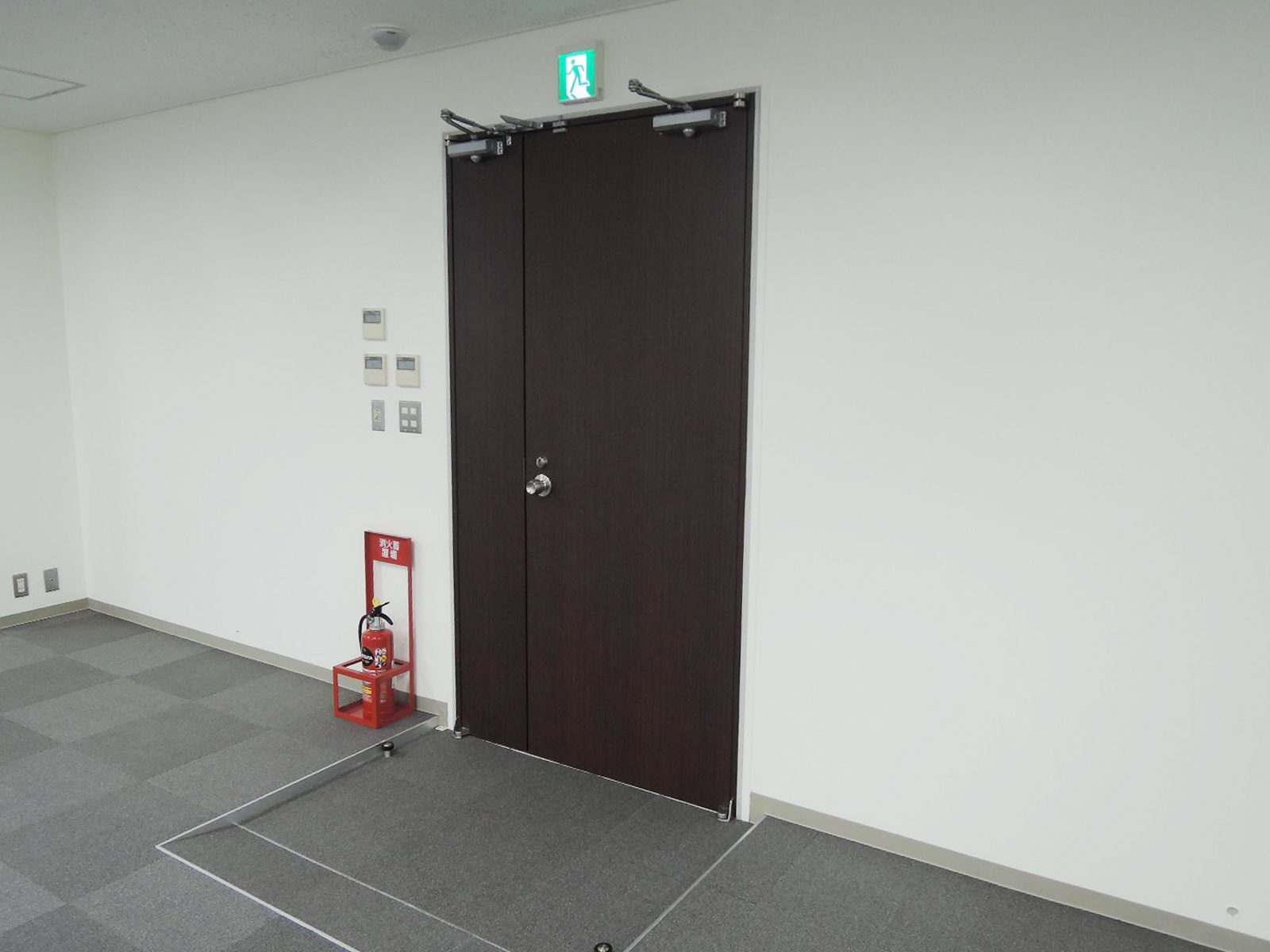 貸室出入り口
