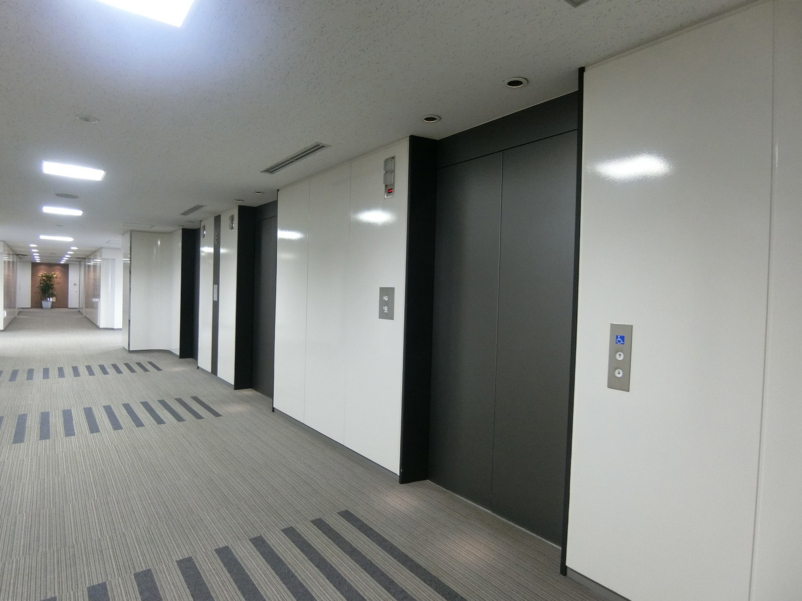 エレベーターホール