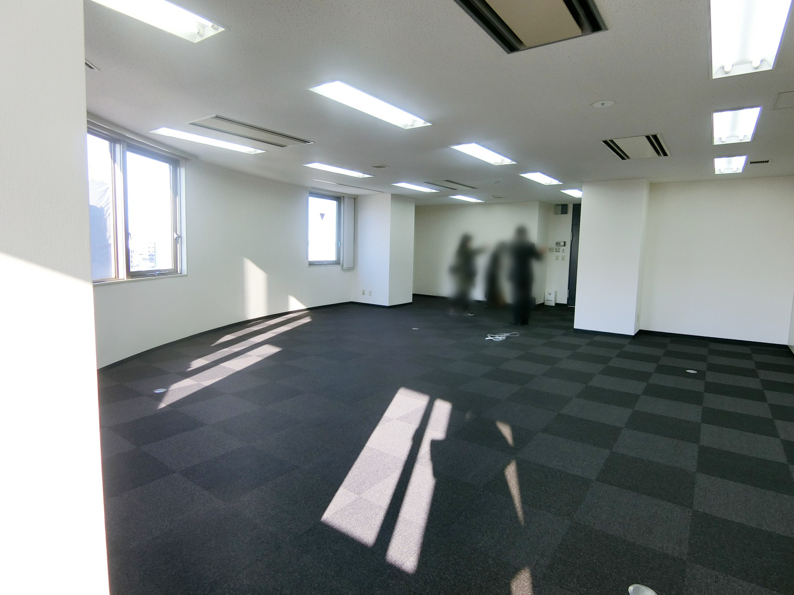 貸室奥側から見た室内
