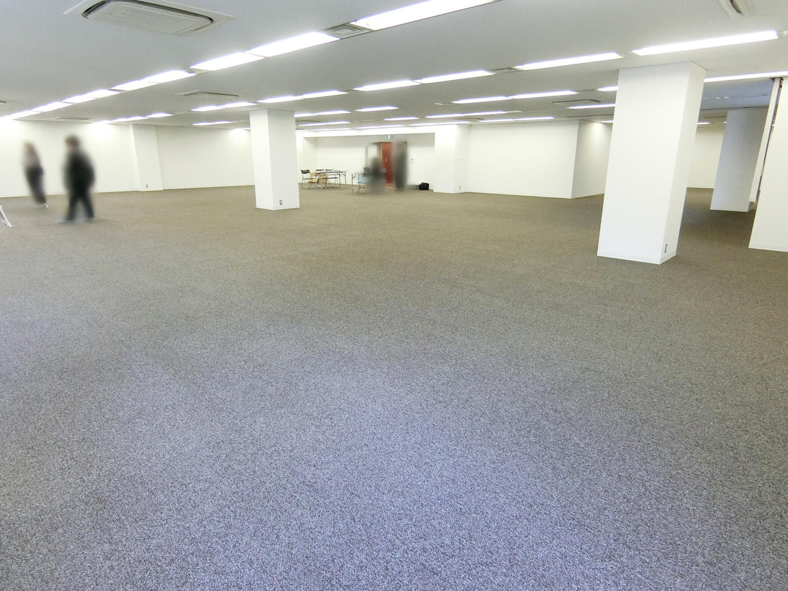 貸室奥側から見た室内