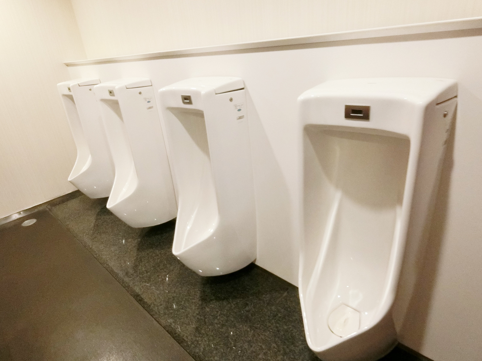 男性用トイレ
