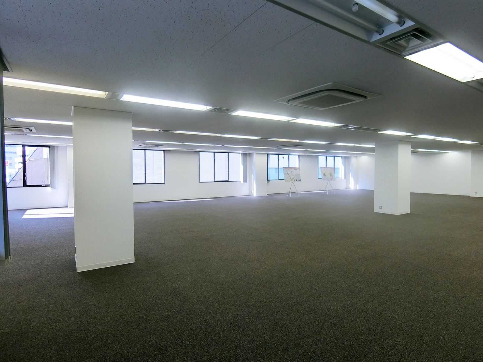 オフィス室内参考画像