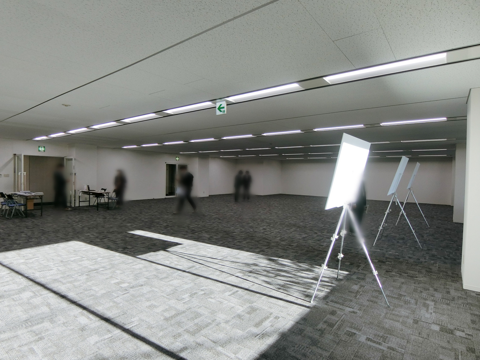 貸室奥側から見た室内