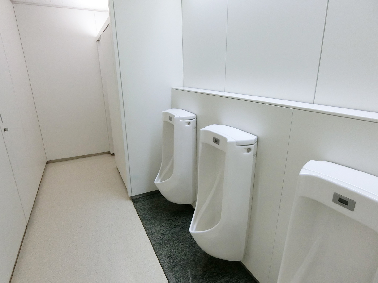 男性用トイレ