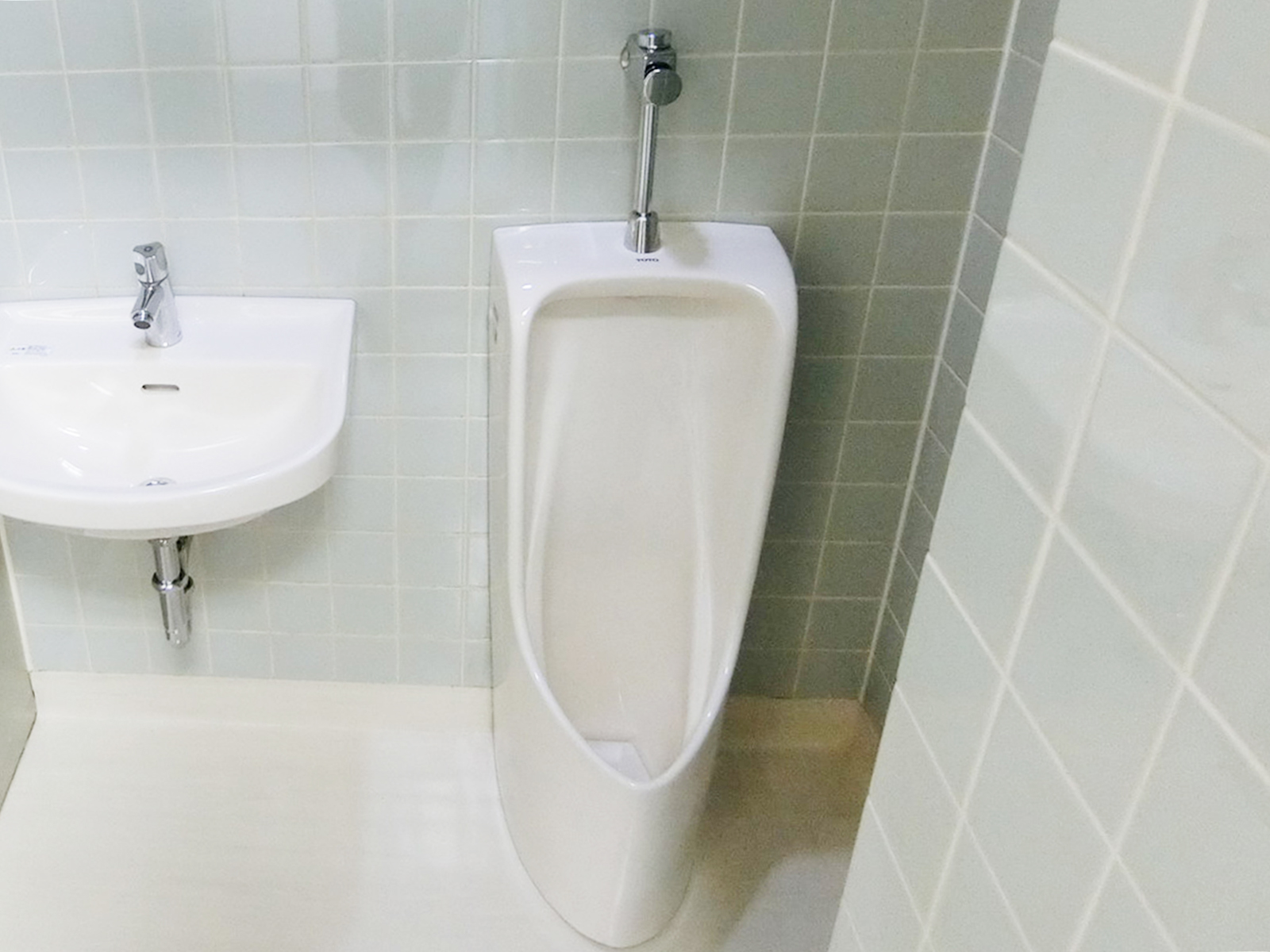 男性用トイレ