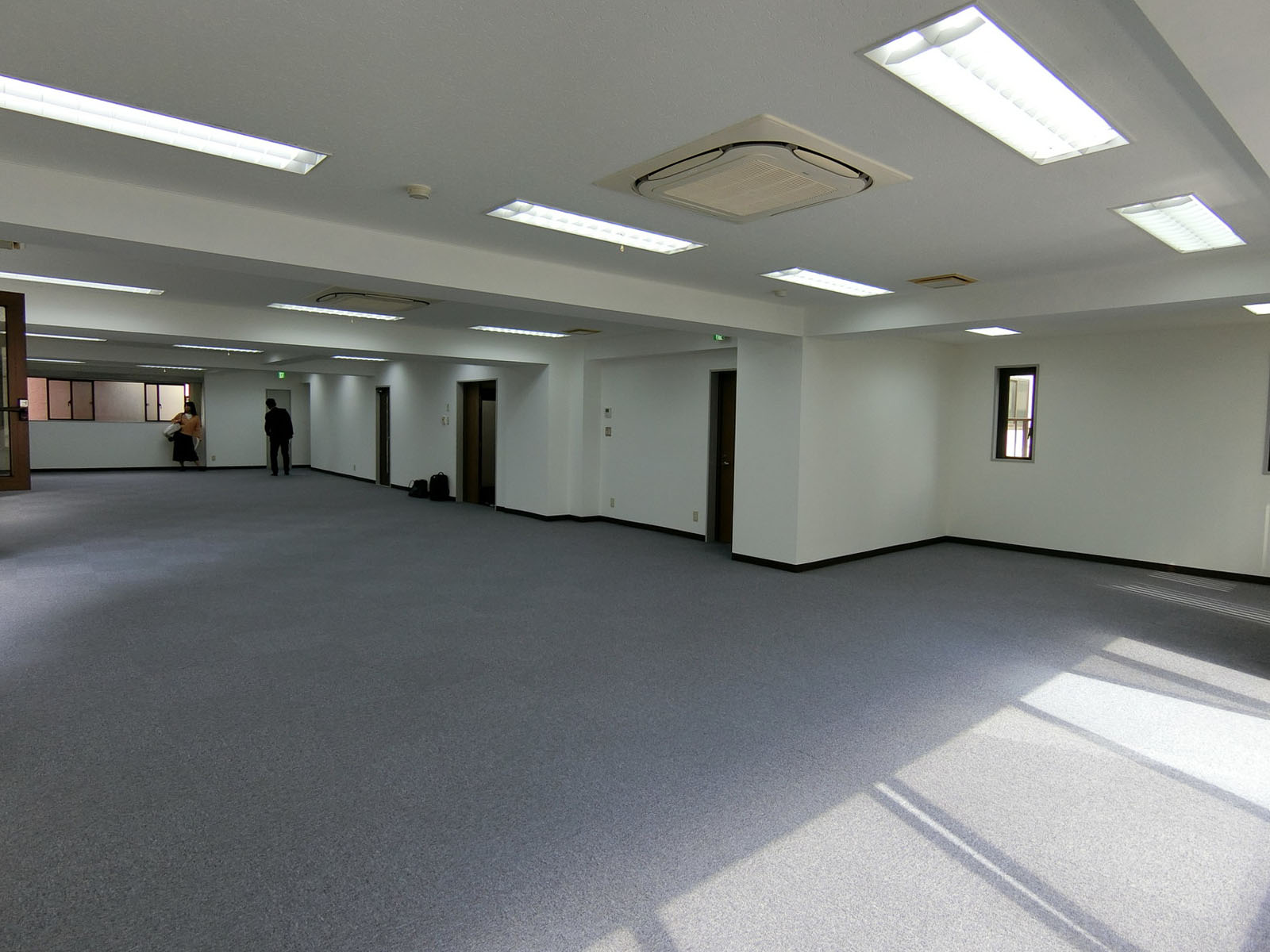 オフィス室内参考画像