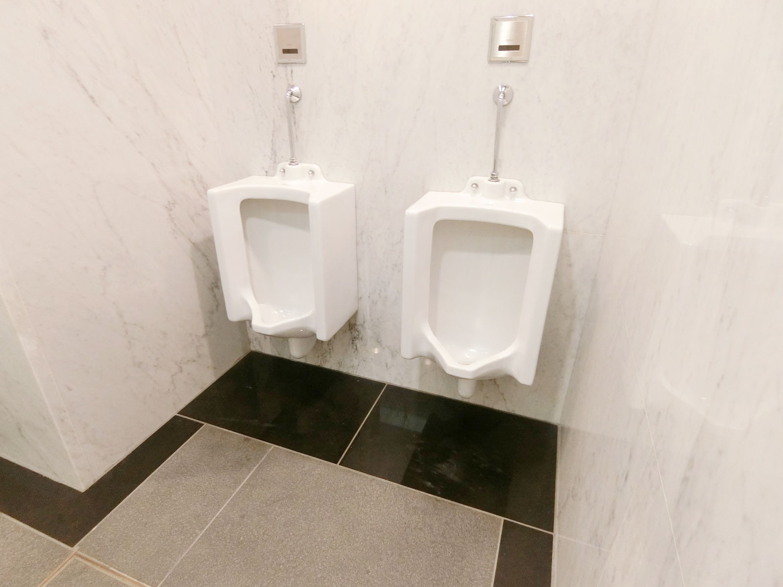 男性用トイレ