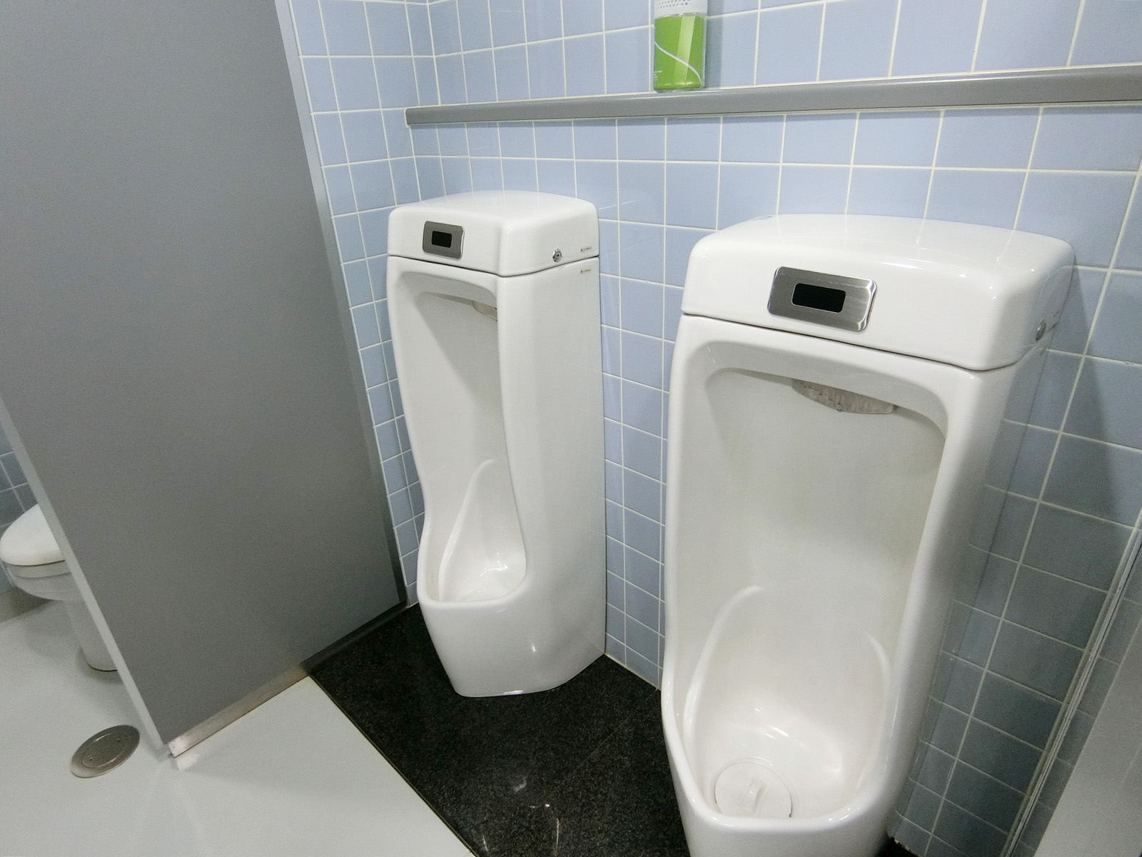 男性用トイレ