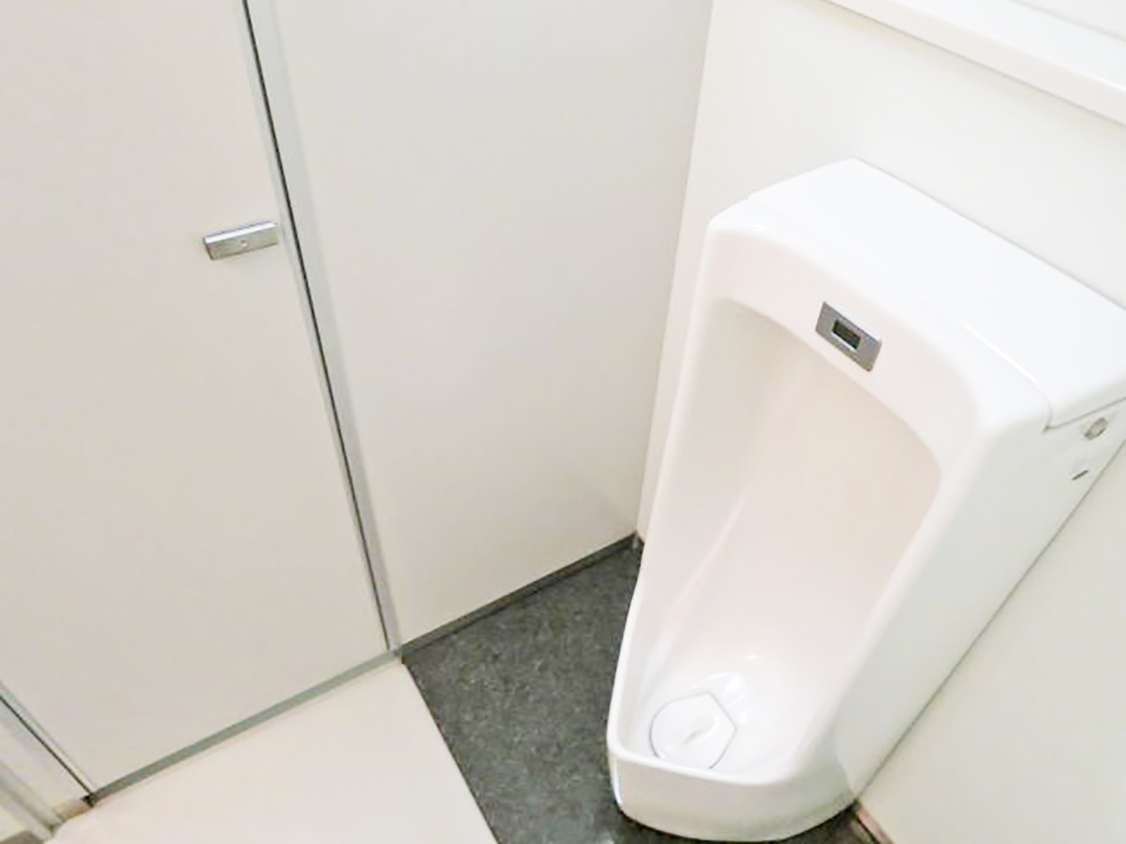男性用トイレ