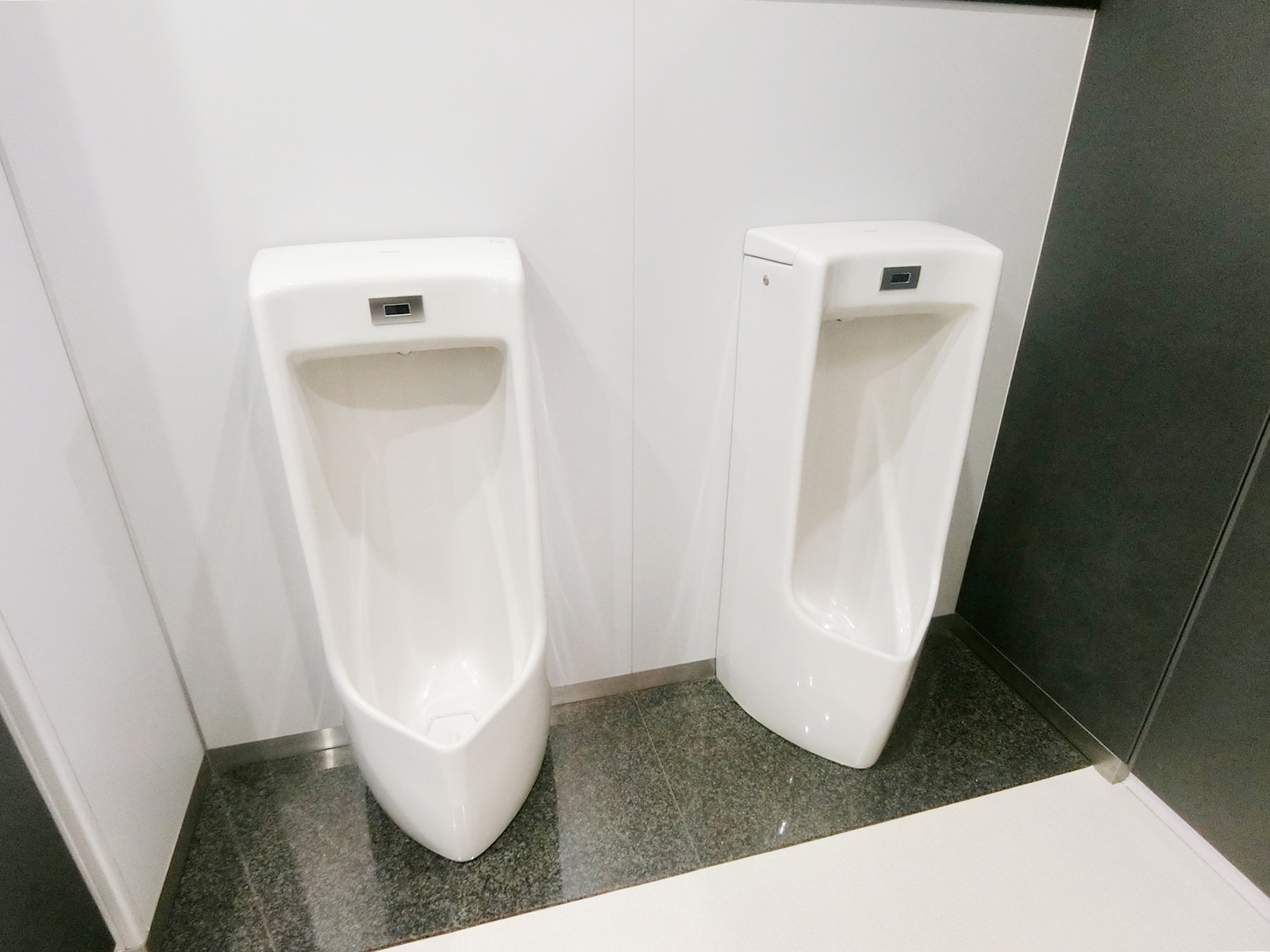 男性用トイレ