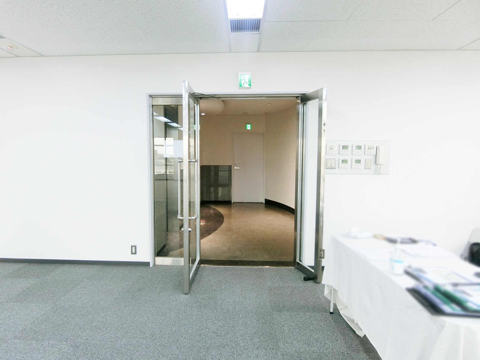 貸室出入口