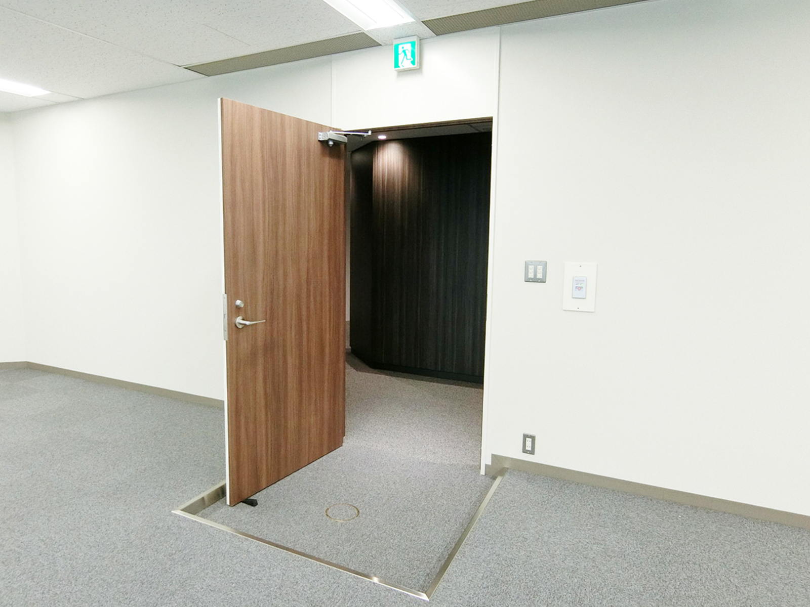 貸室出入口