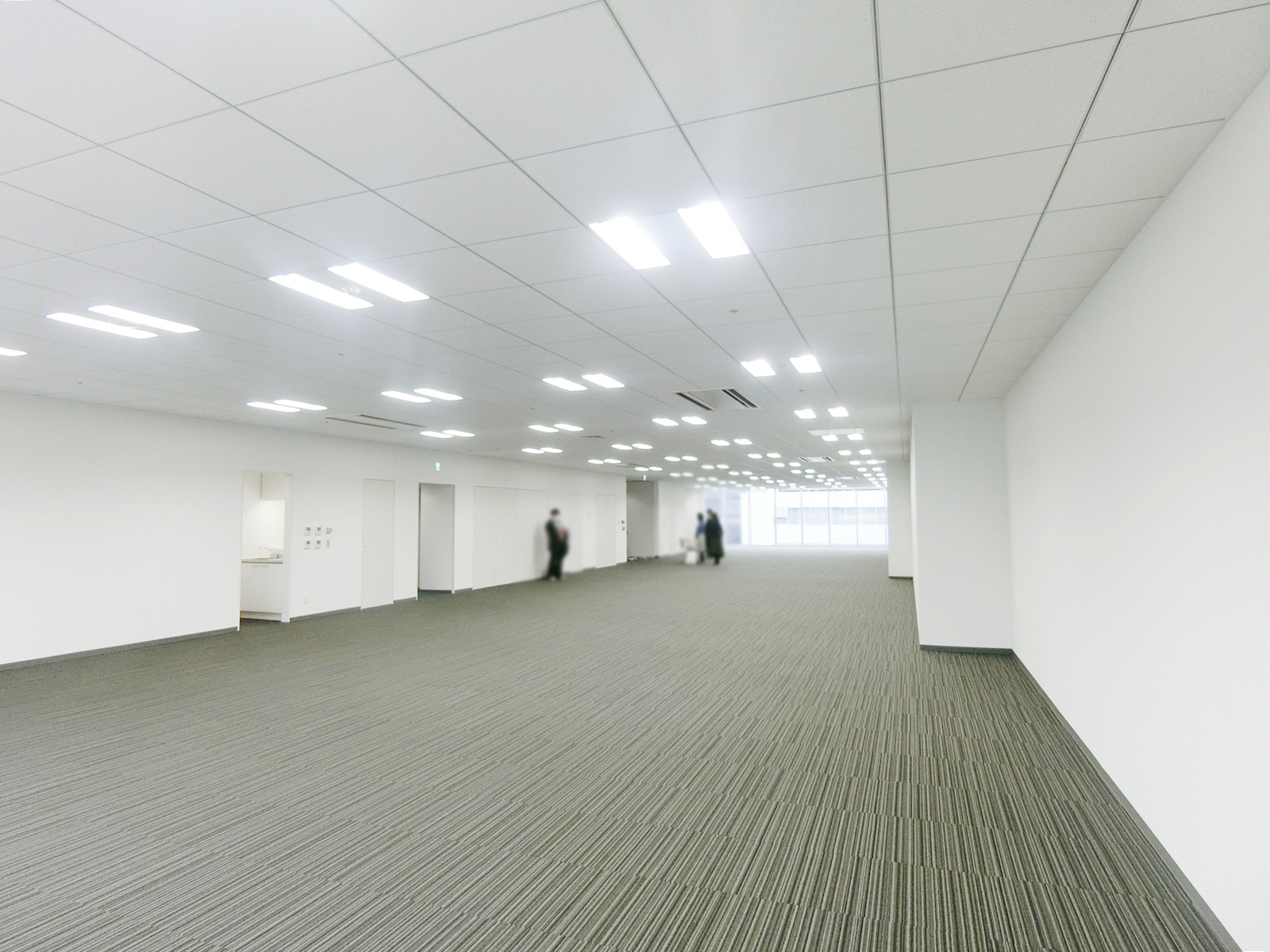 貸室奥側から見た室内