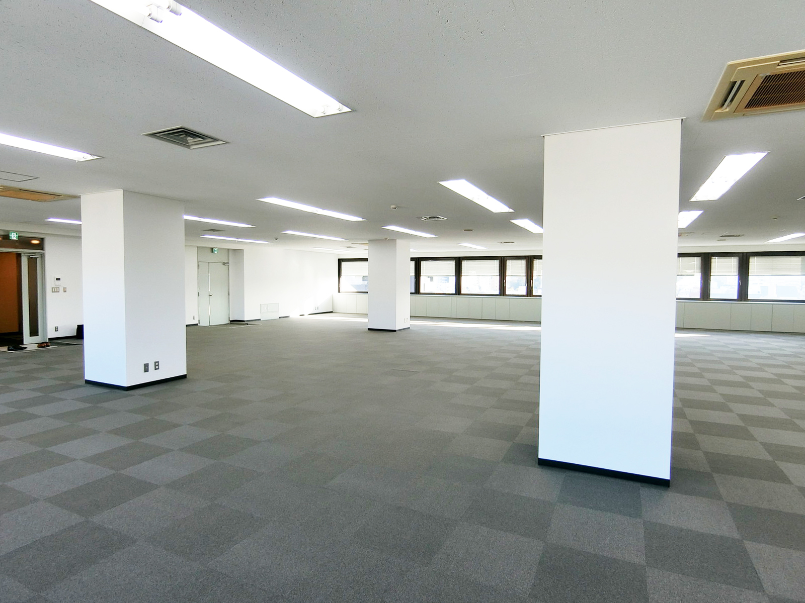 オフィス室内参考画像