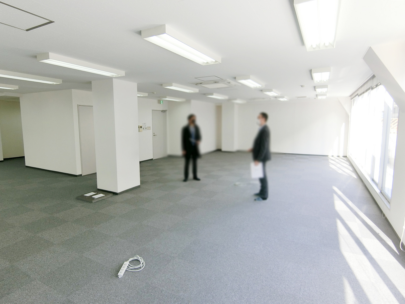 貸室奥側から見た室内