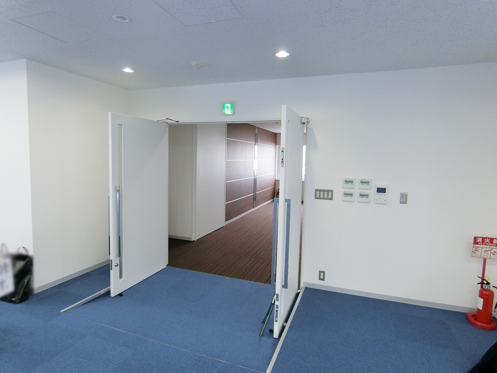 貸室出入り口