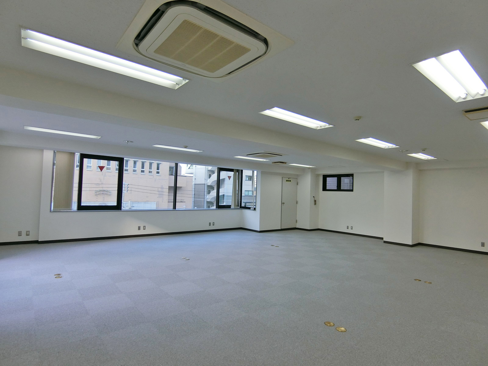オフィス室内参考画像
