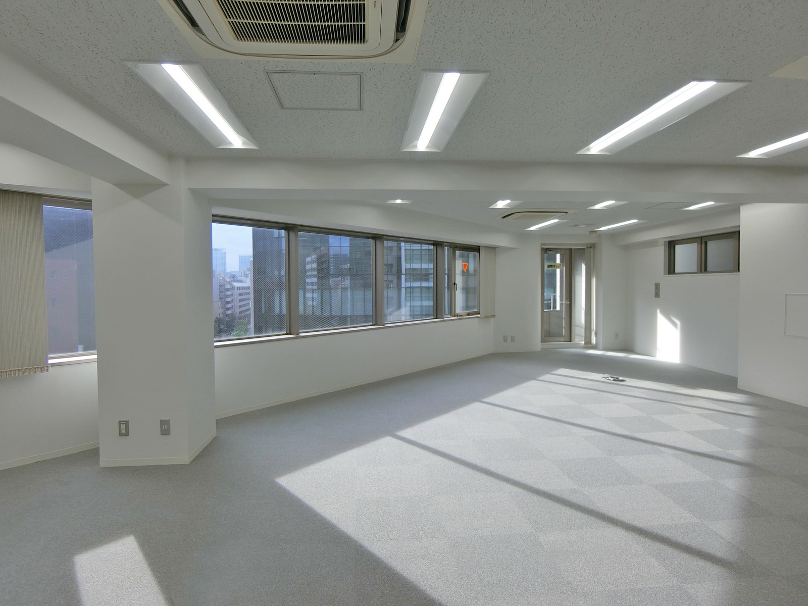 オフィス室内参考画像