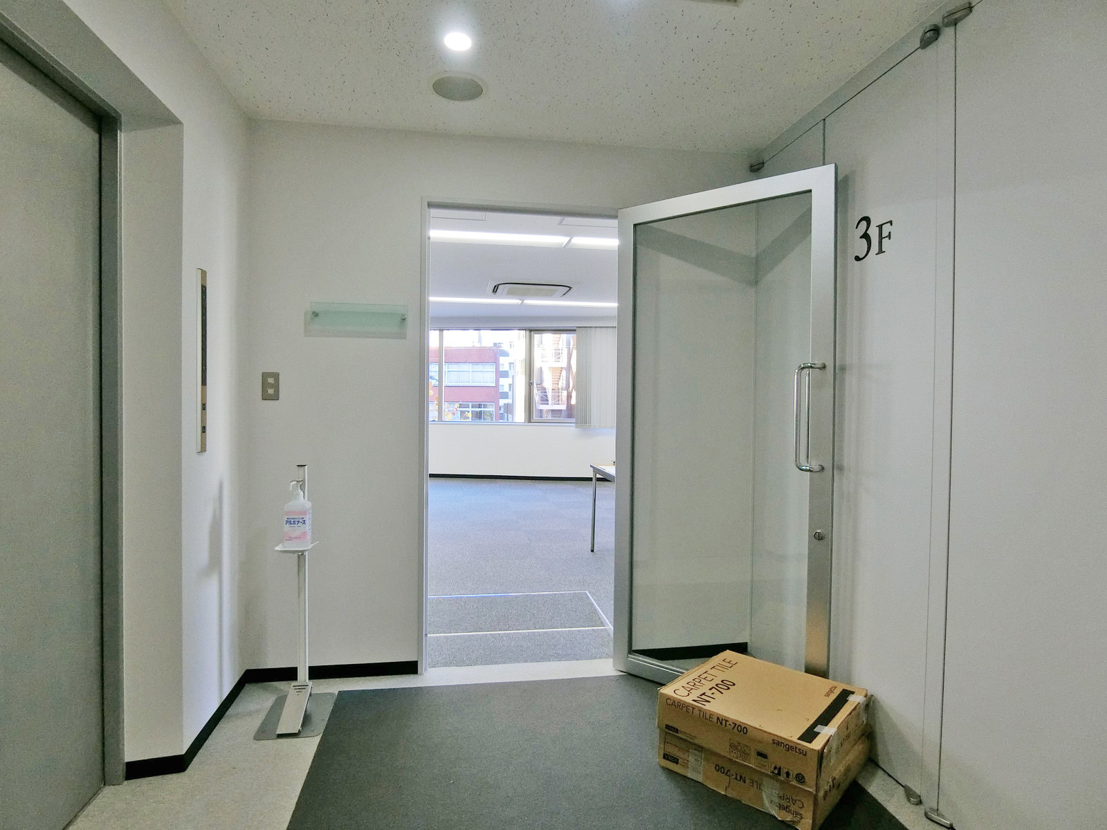 貸室出入り口