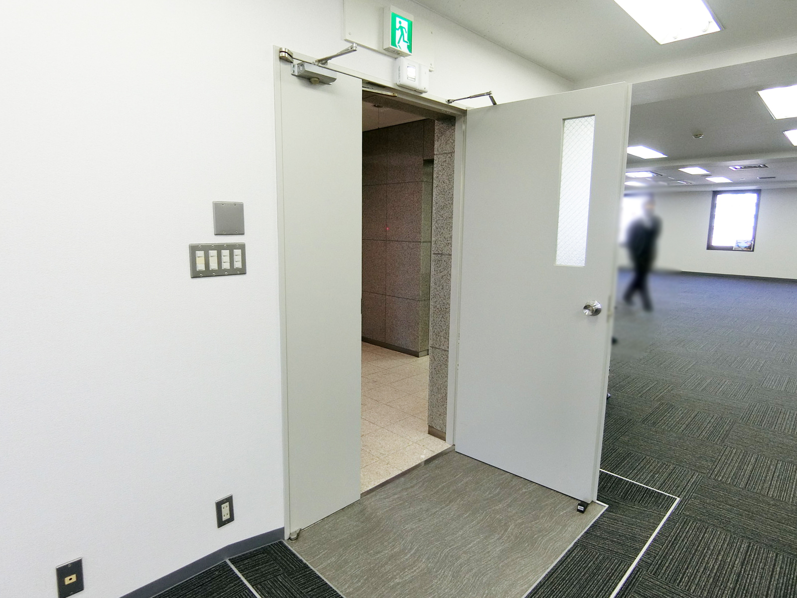 貸室出入口