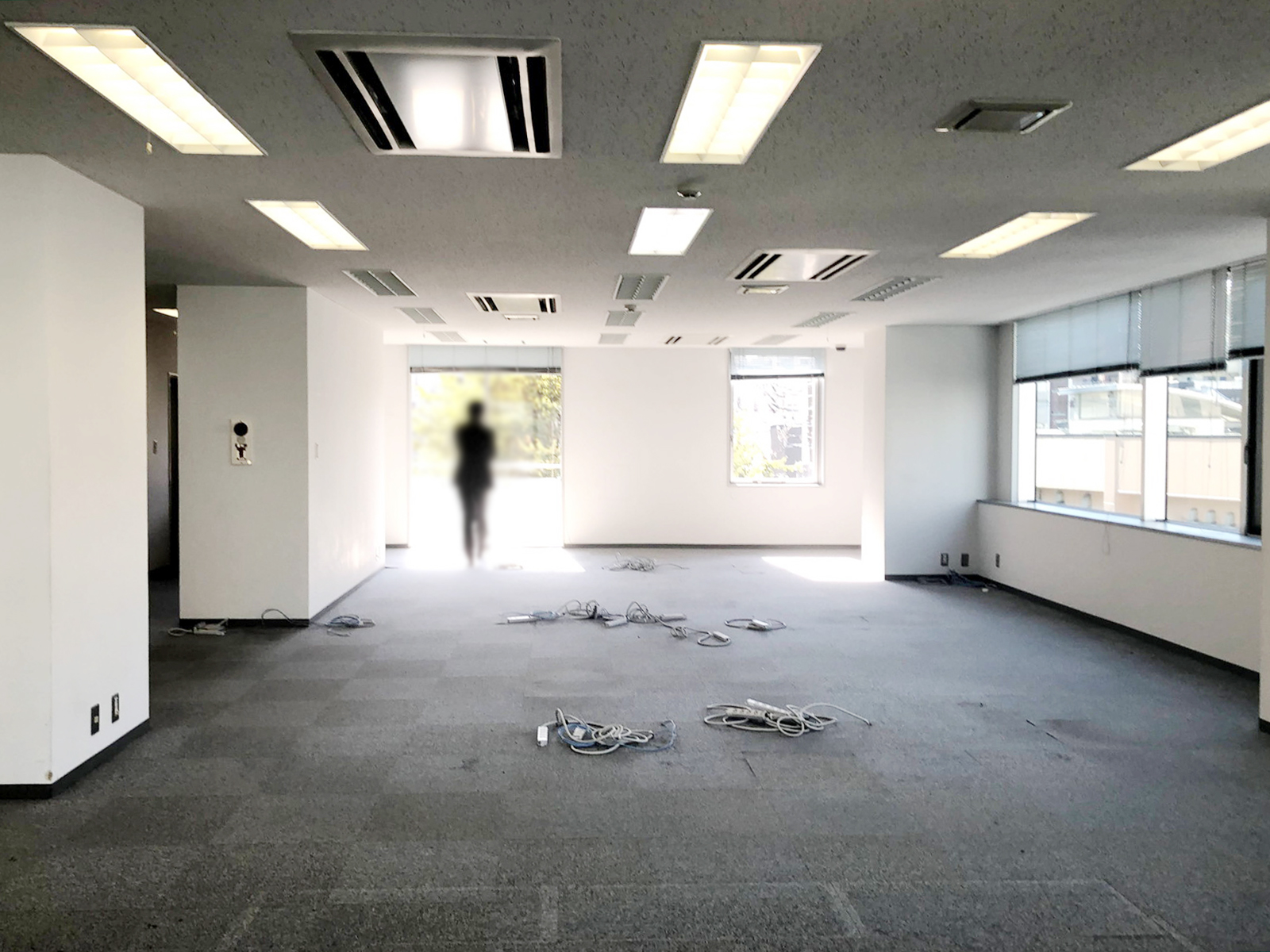 奥側から見た室内