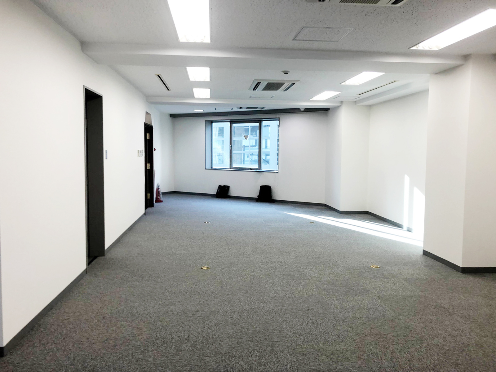 オフィス室内参考画像