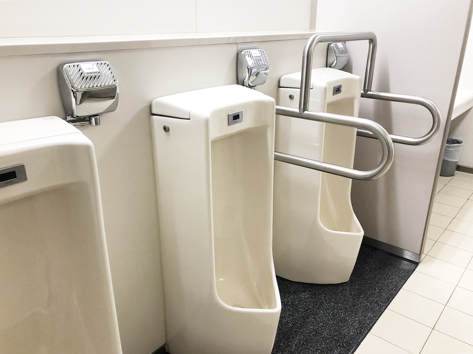 男性用トイレ