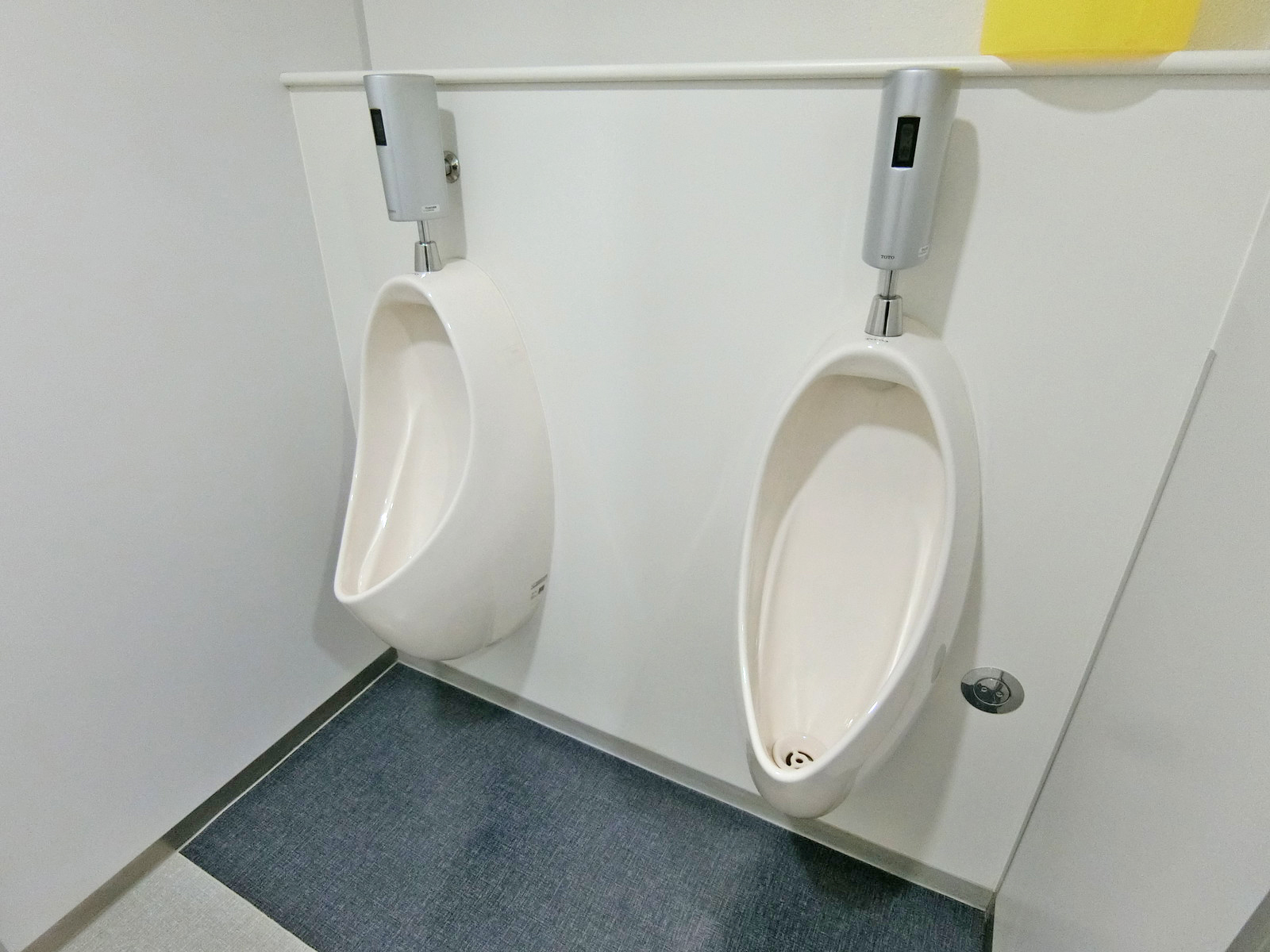 男性用トイレ