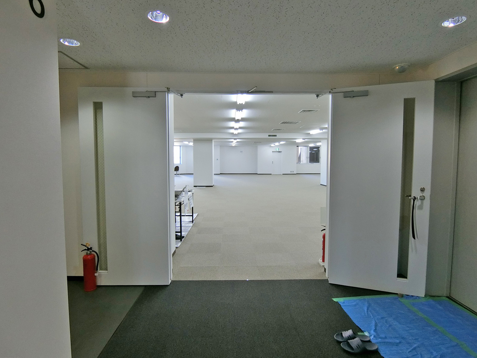 フロア入り口