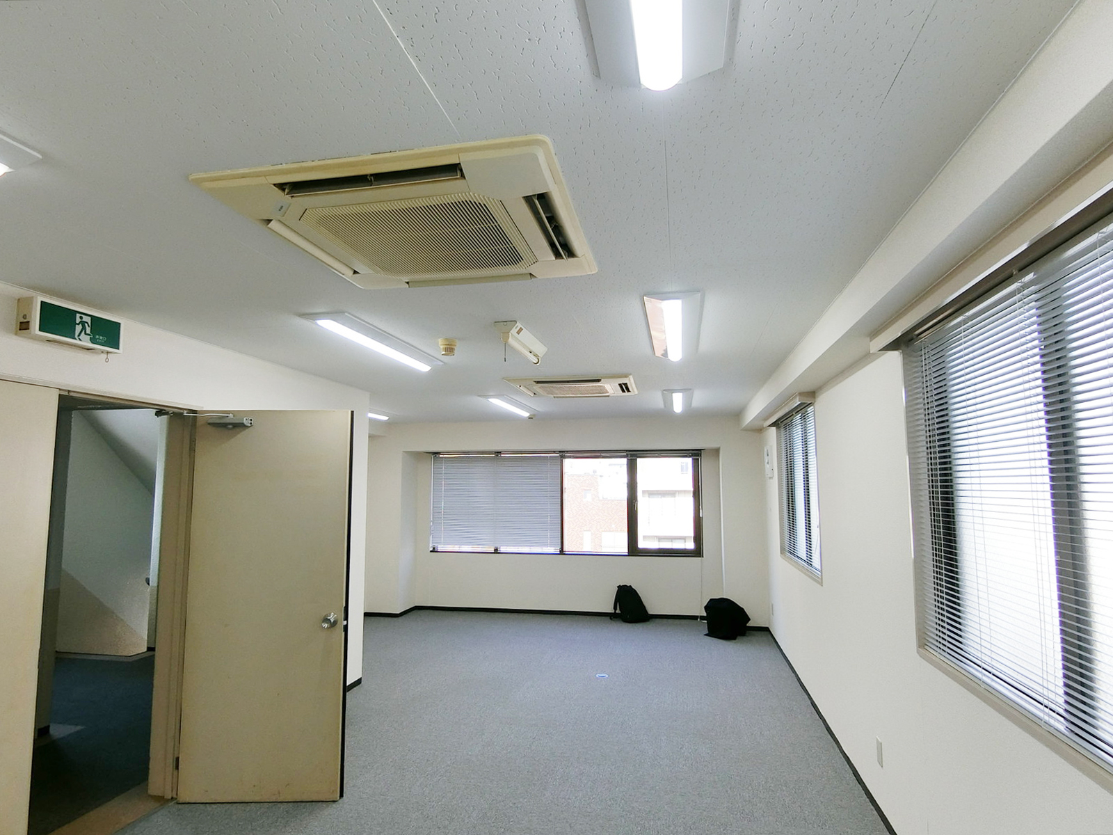 オフィス室内参考画像